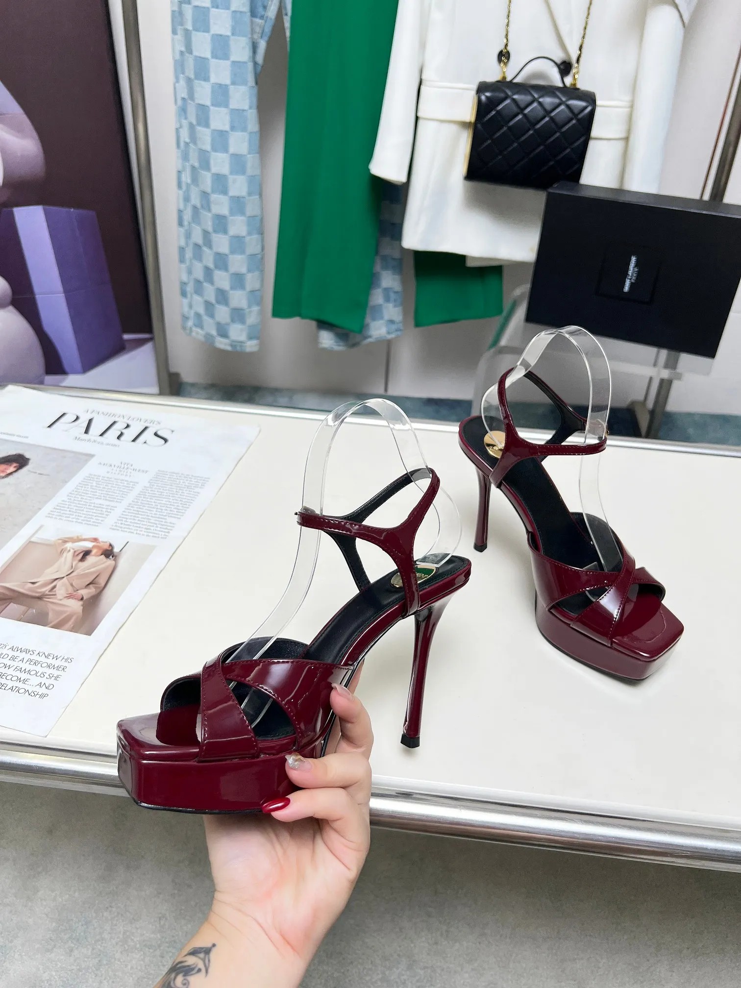 👟👟Ex-factory price 640👟👟 Saint Laurent YSL Saint Laurent sandals Upper: sheepskin surface Size 35-42 (42 is custom-made and non-returnable) Heel height 8.5cm Water platform height 2.5cm Leather outsole 2642-12